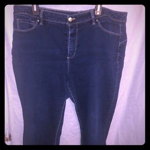18w jeans with back pocket detail.